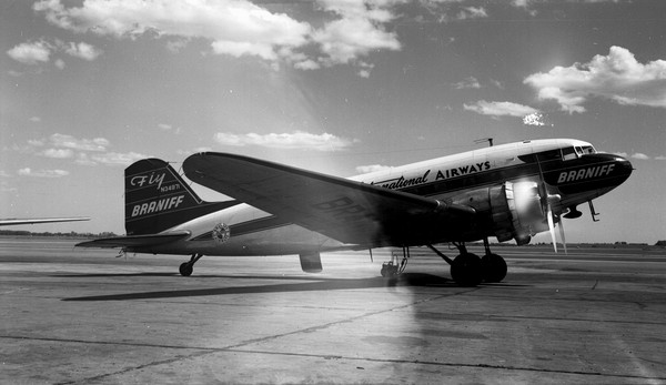 Braniff Douglas DC-3D  N34971
